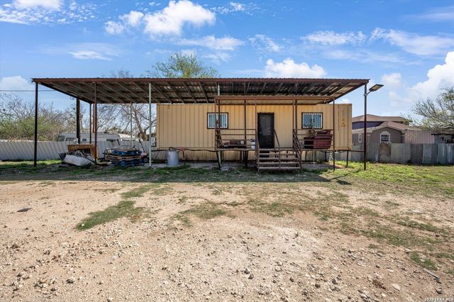 18883 Lagloria Rd, Elmendorf, TX 78112