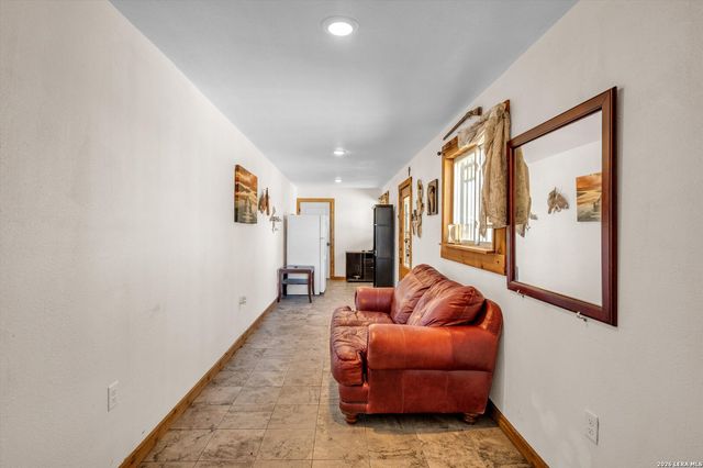 18883 Lagloria Rd, Elmendorf, TX 78112