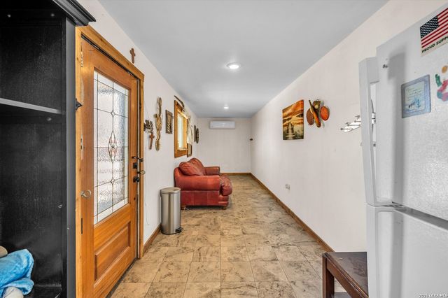 18883 Lagloria Rd, Elmendorf, TX 78112