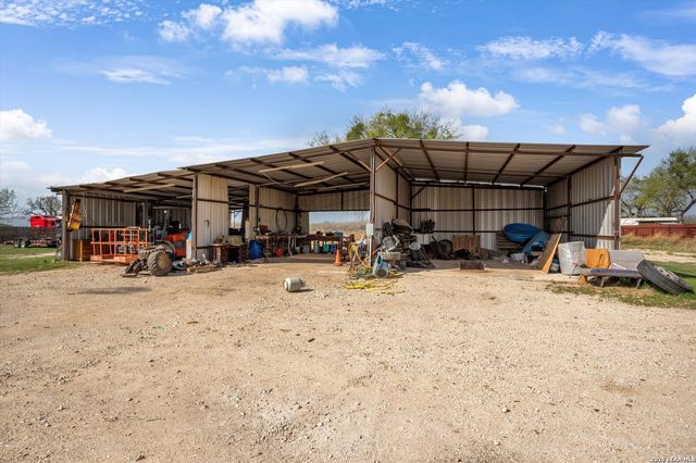 18883 Lagloria Rd, Elmendorf, TX 78112