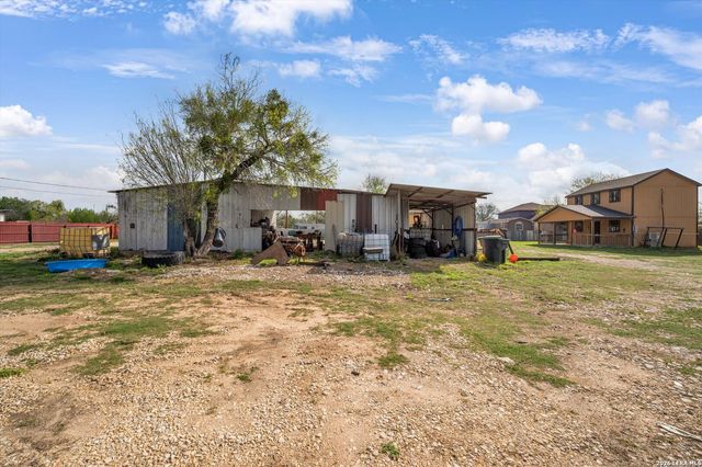 18883 Lagloria Rd, Elmendorf, TX 78112