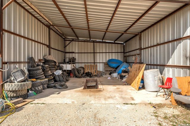 18883 Lagloria Rd, Elmendorf, TX 78112