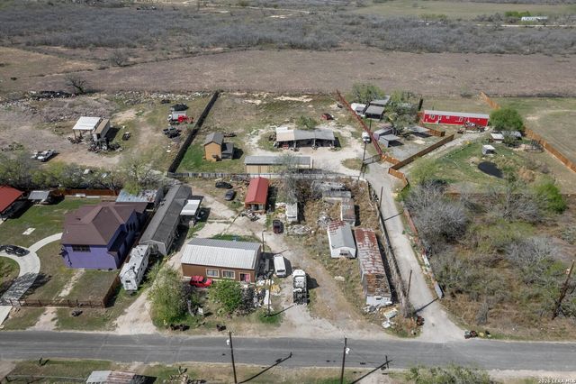 18883 Lagloria Rd, Elmendorf, TX 78112