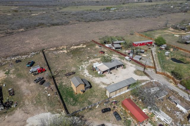 18883 Lagloria Rd, Elmendorf, TX 78112