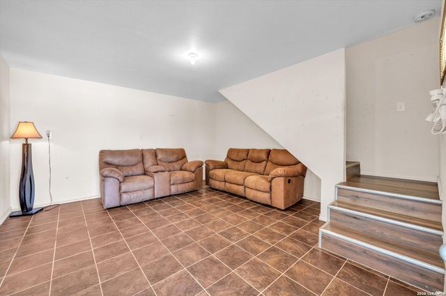 18883 Lagloria Rd, Elmendorf, TX 78112