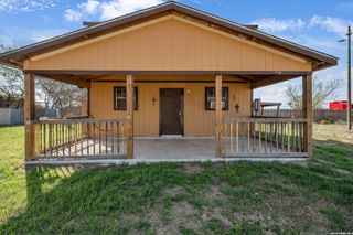 18883 Lagloria Rd, Elmendorf, TX 78112