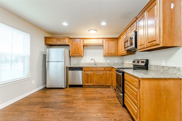 616 W Denton Street, Ennis, TX 75119