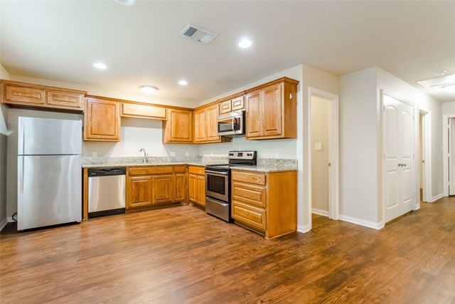 616 W Denton Street, Ennis, TX 75119