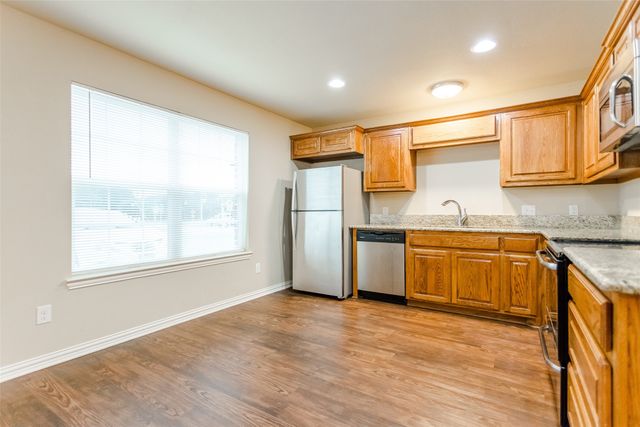 616 W Denton Street, Ennis, TX 75119