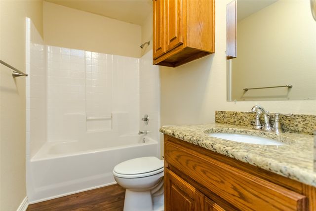 616 W Denton Street, Ennis, TX 75119