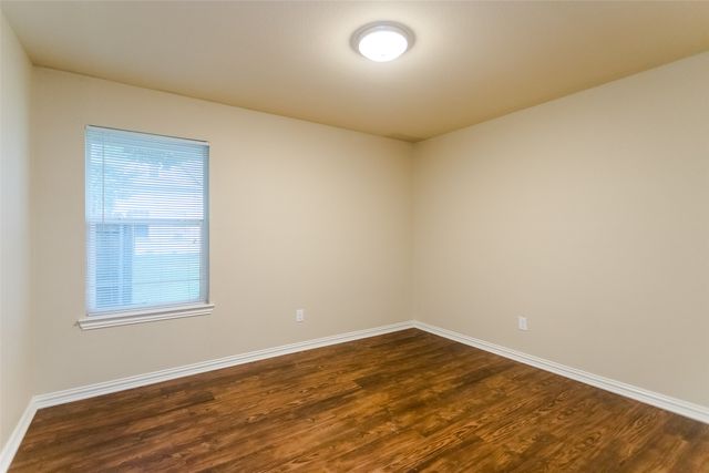 616 W Denton Street, Ennis, TX 75119