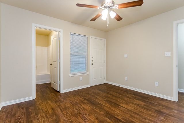 616 W Denton Street, Ennis, TX 75119