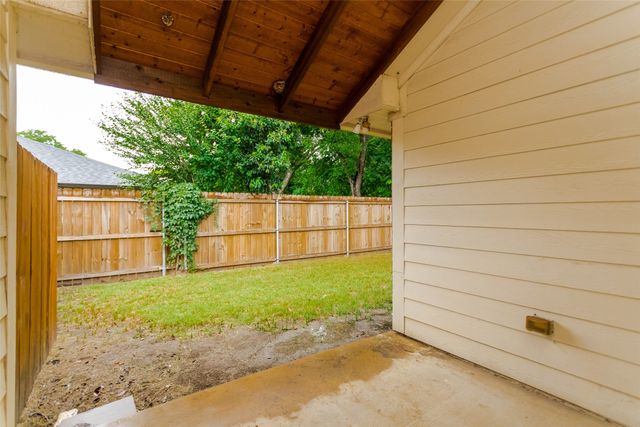 616 W Denton Street, Ennis, TX 75119
