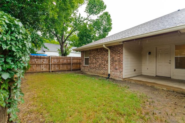 616 W Denton Street, Ennis, TX 75119