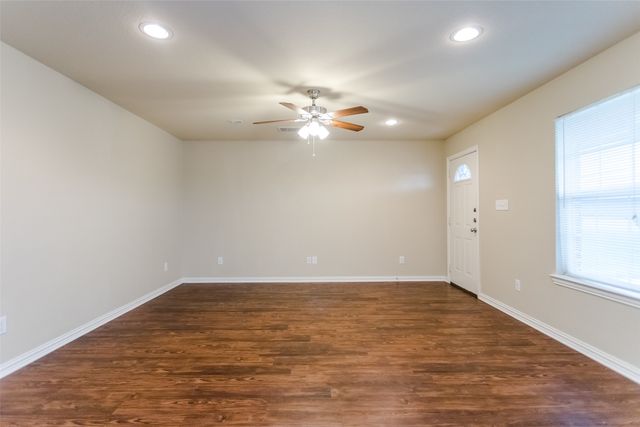616 W Denton Street, Ennis, TX 75119