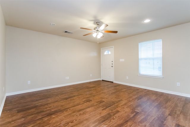 616 W Denton Street, Ennis, TX 75119