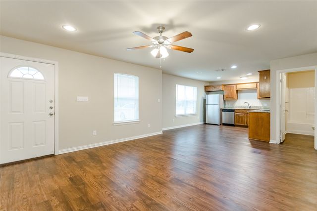616 W Denton Street, Ennis, TX 75119