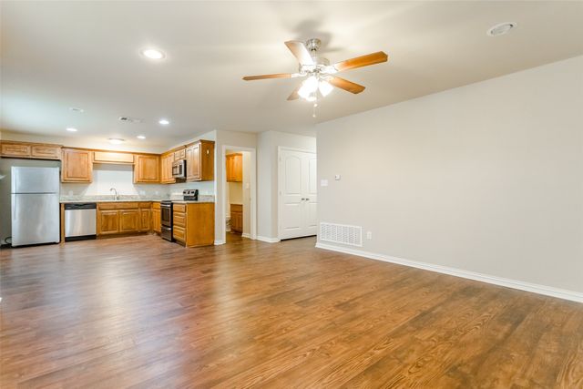 616 W Denton Street, Ennis, TX 75119