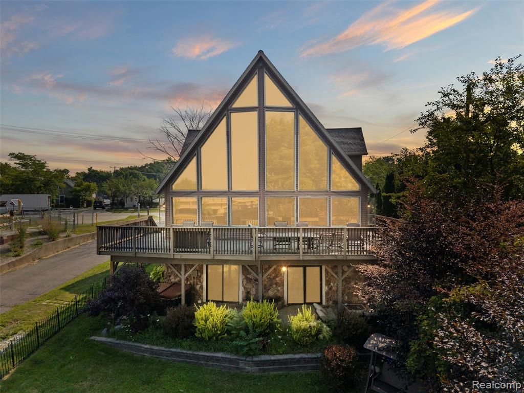 1907 Riverside Drive, Port Huron, MI 48060