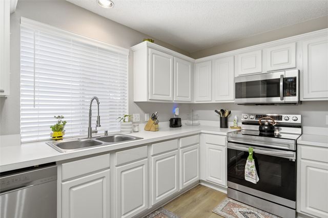 747 Cedar Leaf Circle, Lake Dallas, TX 75065