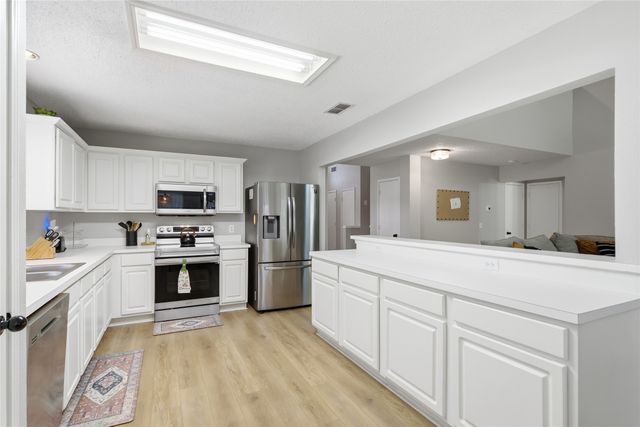 747 Cedar Leaf Circle, Lake Dallas, TX 75065
