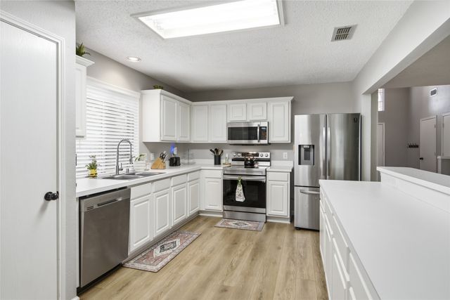 747 Cedar Leaf Circle, Lake Dallas, TX 75065
