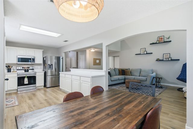 747 Cedar Leaf Circle, Lake Dallas, TX 75065