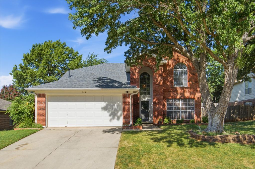 747 Cedar Leaf Circle, Lake Dallas, TX 75065