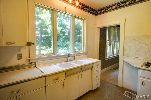 13554 Cannedy Road, Carlinville, IL 62626