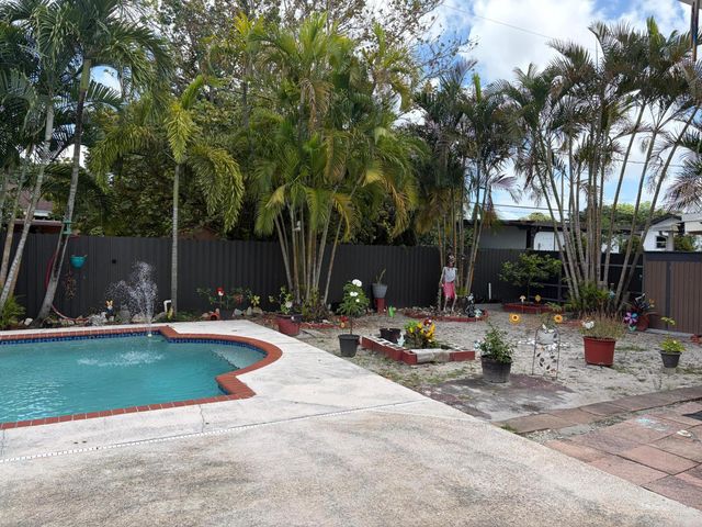 10501 NW 35th Place, Miami, FL 33147