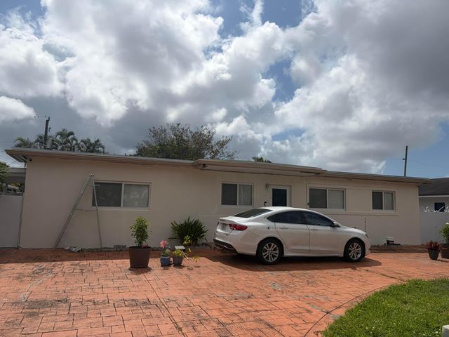 10501 NW 35th Place, Miami, FL 33147