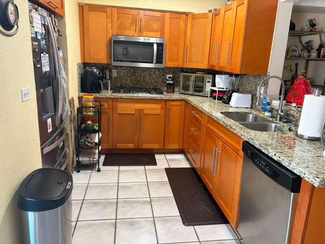 10501 NW 35th Place, Miami, FL 33147
