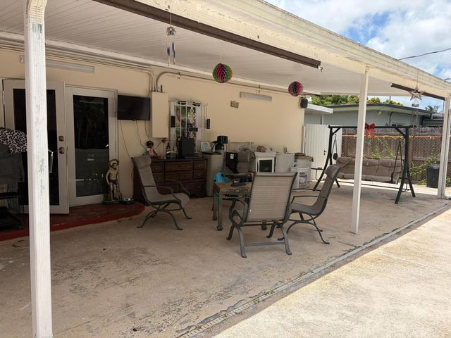 10501 NW 35th Place, Miami, FL 33147