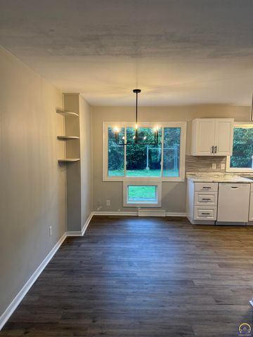 5601 SW 15th TER, Topeka, KS 66604