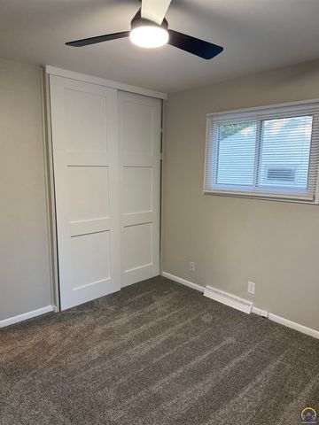 5601 SW 15th TER, Topeka, KS 66604