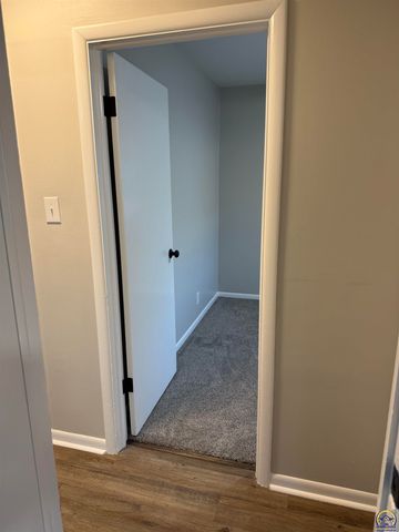 5601 SW 15th TER, Topeka, KS 66604