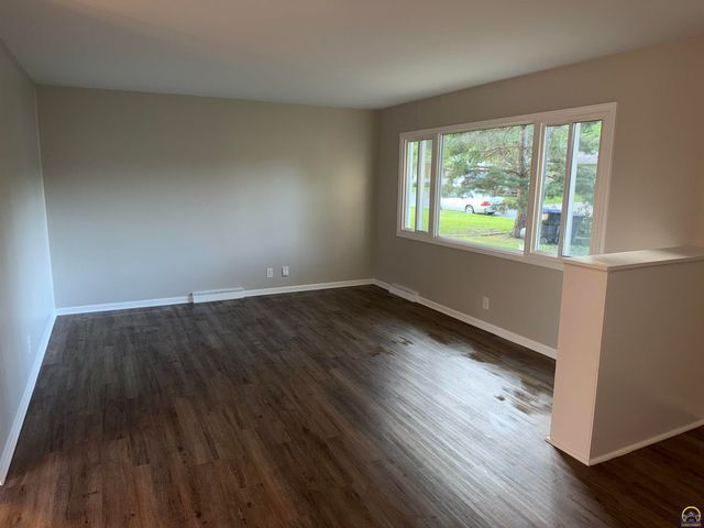 5601 SW 15th TER, Topeka, KS 66604