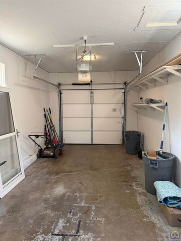 5601 SW 15th TER, Topeka, KS 66604