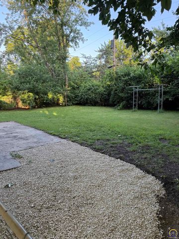 5601 SW 15th TER, Topeka, KS 66604