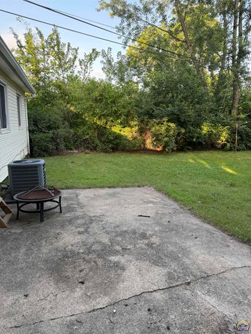 5601 SW 15th TER, Topeka, KS 66604