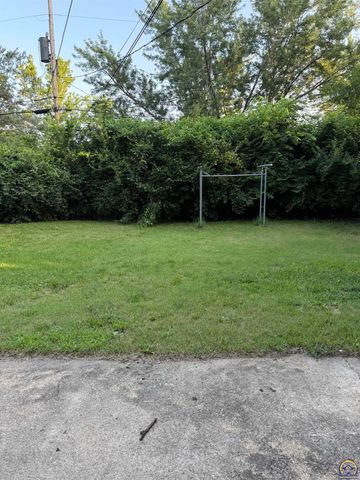 5601 SW 15th TER, Topeka, KS 66604