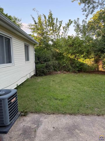 5601 SW 15th TER, Topeka, KS 66604