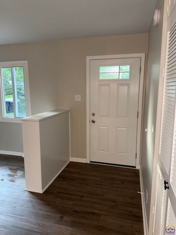 5601 SW 15th TER, Topeka, KS 66604