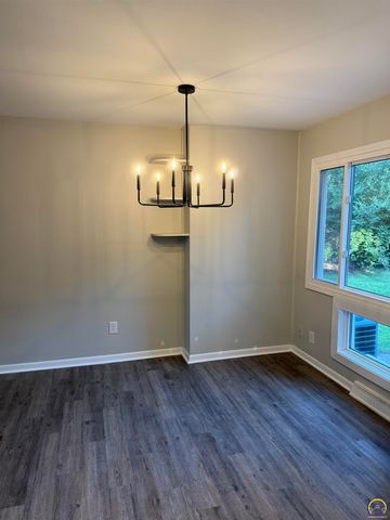 5601 SW 15th TER, Topeka, KS 66604