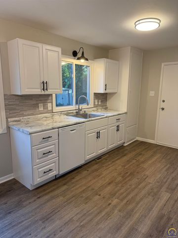 5601 SW 15th TER, Topeka, KS 66604