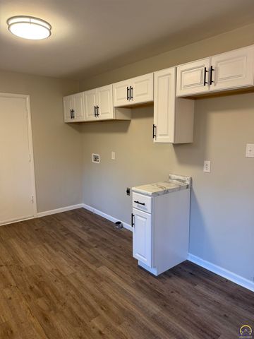 5601 SW 15th TER, Topeka, KS 66604
