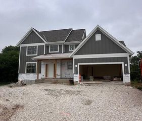 W192N5472 Red Crown LANE, Menomonee Falls, WI 53051