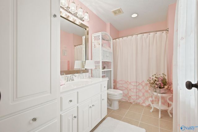22255 Diamond Pointe Drive, Athens, AL 35613