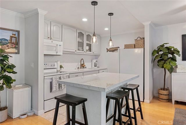 635 S Prospect Avenue 101, Redondo Beach, CA 90277