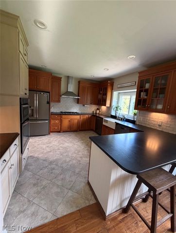 2976 Greenleaf Road, Akron, OH 44312